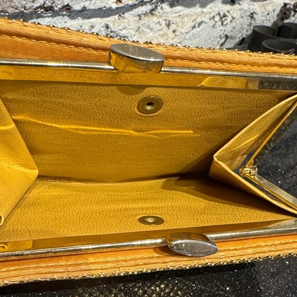 Vintage Gold Mesh Wallet - Picture 2 of 12
